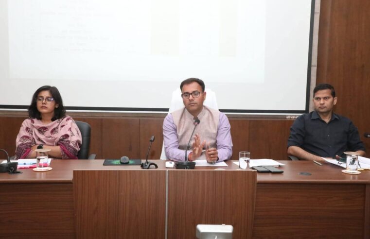 गिरदावरी न करने पर हल्‍का पटवारियों की तय होगी जवाबदेही- कलेक्‍टर श्री तिवारी